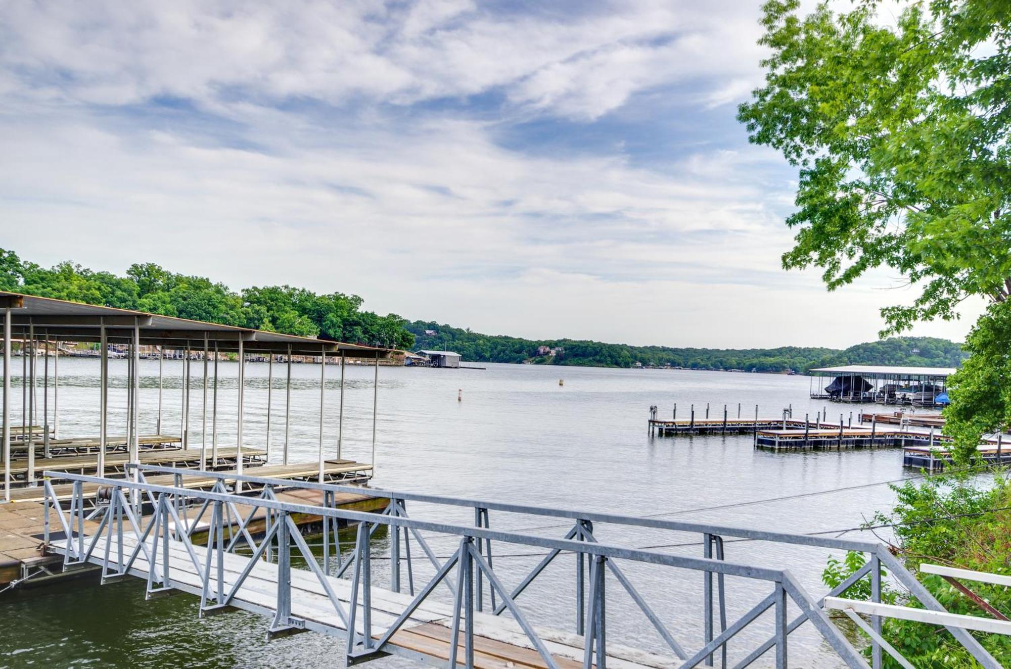 Cozy Lake Ozark Condo Rental With Grill, Pool Access 외부 사진