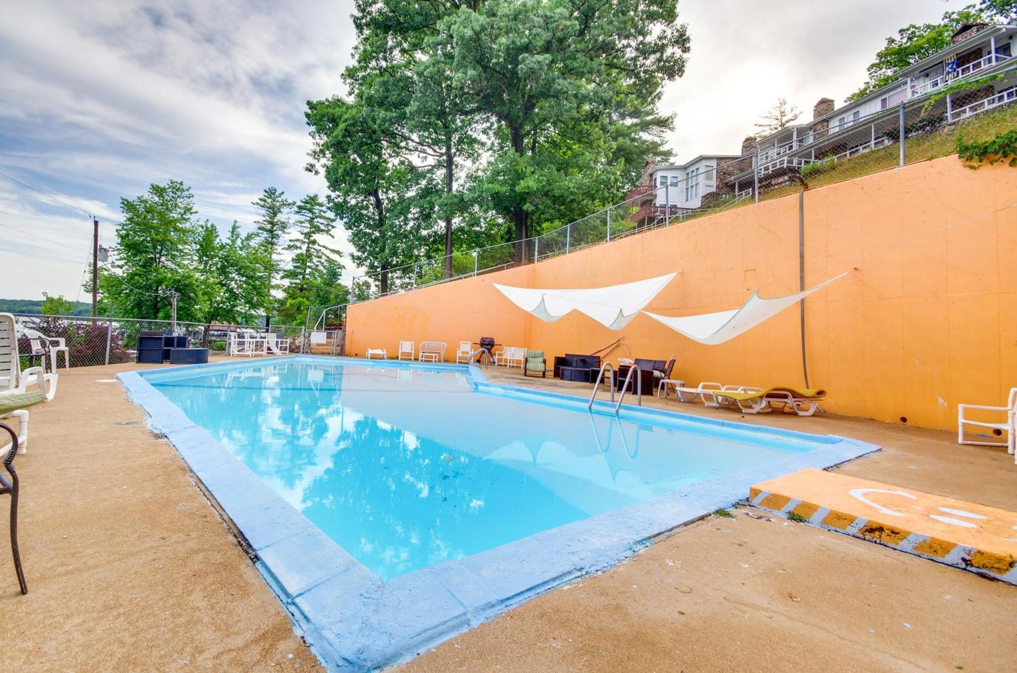Cozy Lake Ozark Condo Rental With Grill, Pool Access 외부 사진