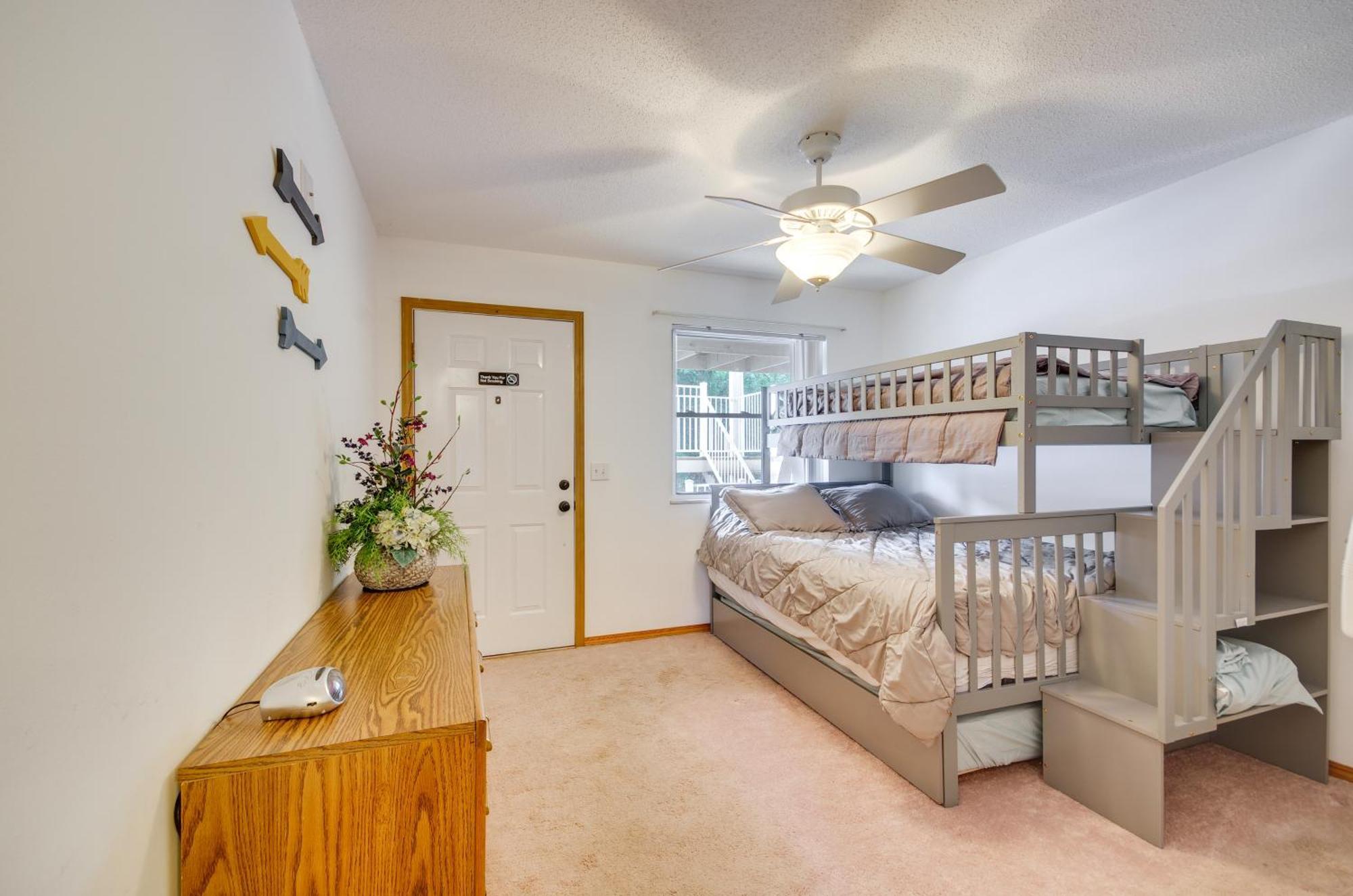 Cozy Lake Ozark Condo Rental With Grill, Pool Access 외부 사진
