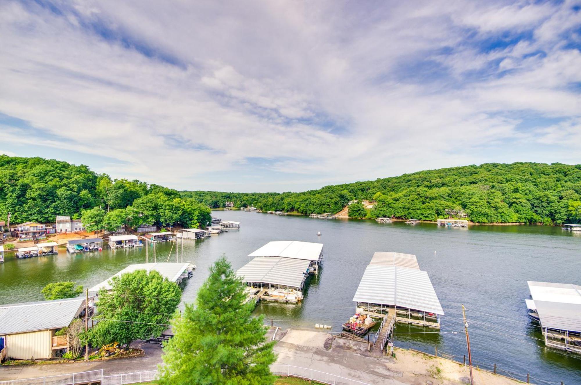 Cozy Lake Ozark Condo Rental With Grill, Pool Access 외부 사진