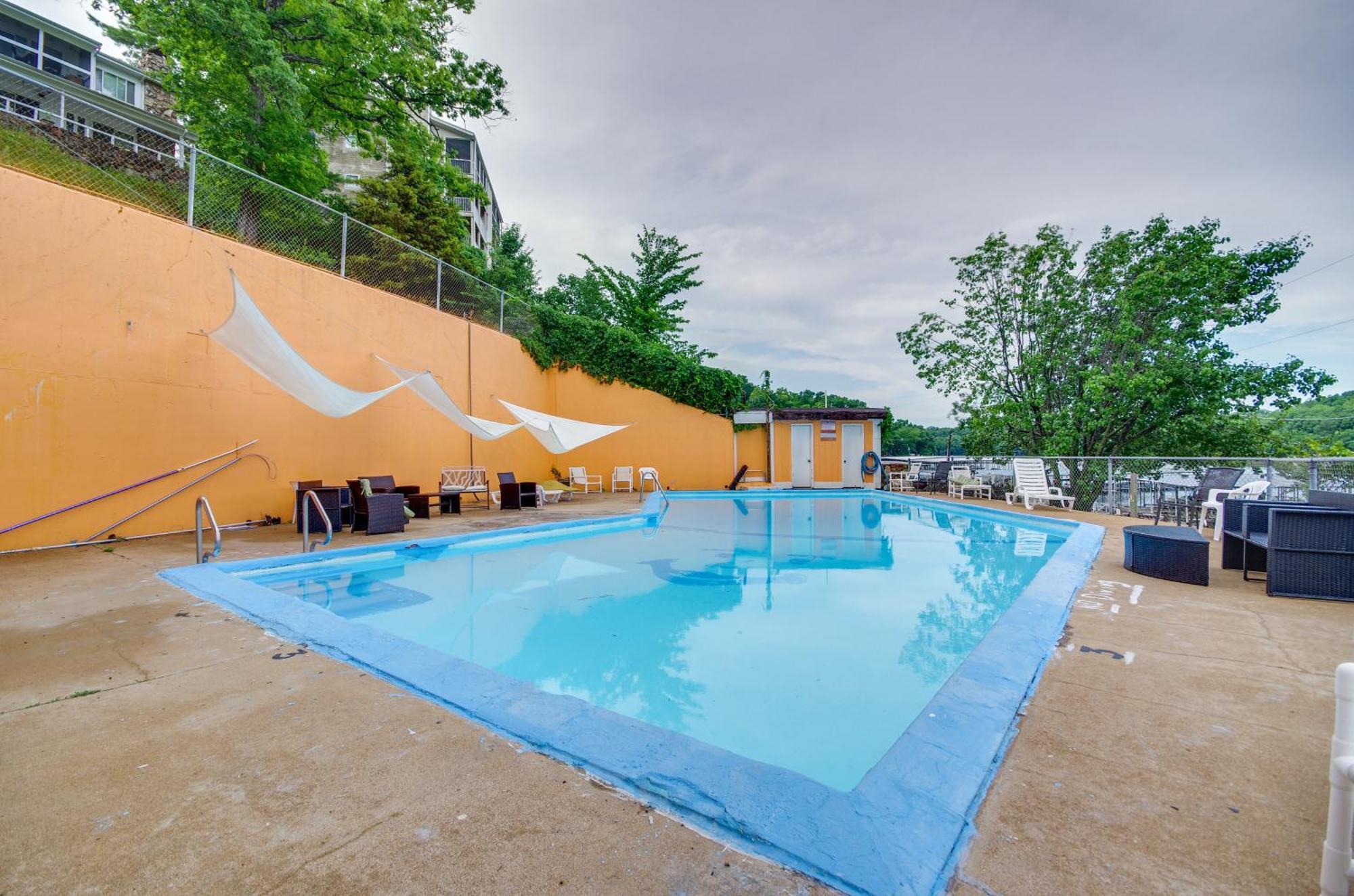 Cozy Lake Ozark Condo Rental With Grill, Pool Access 외부 사진