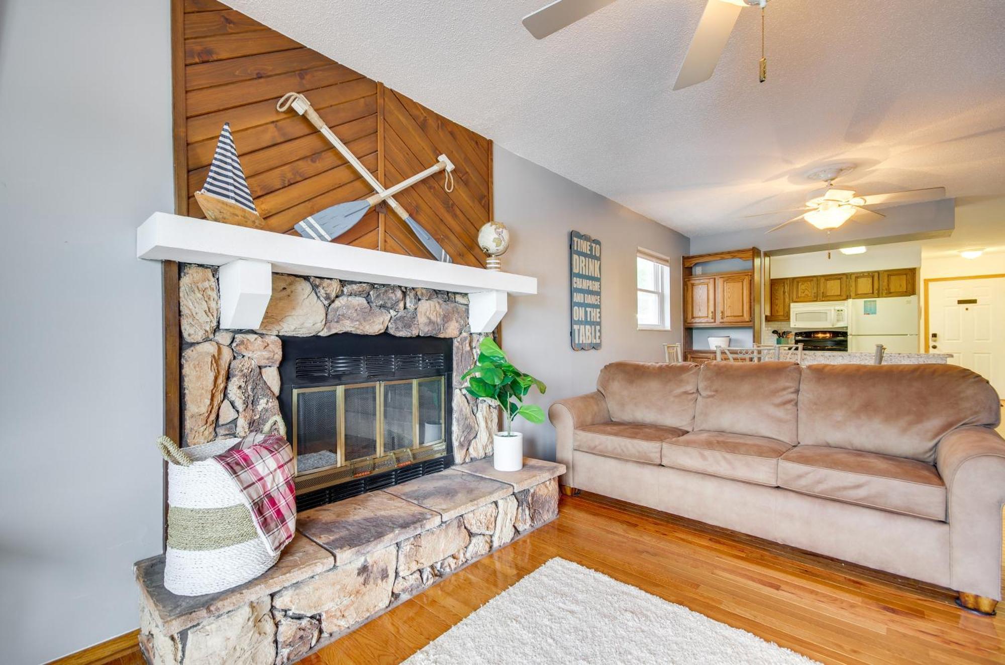 Cozy Lake Ozark Condo Rental With Grill, Pool Access 외부 사진